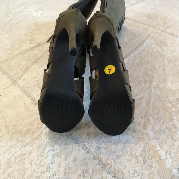 NWOT Olive green lace up open toe boots - Picture 3 of 5